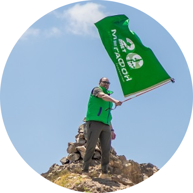 В 2021 году горной вершине неподалеку от популярного горнолыжного курорта «Сафед-Дара» в районе Варзоб официально присвоено название «Пик МегаФона». Так оператор отметил юбилей – 20-летие работы в Республике Таджикистан.